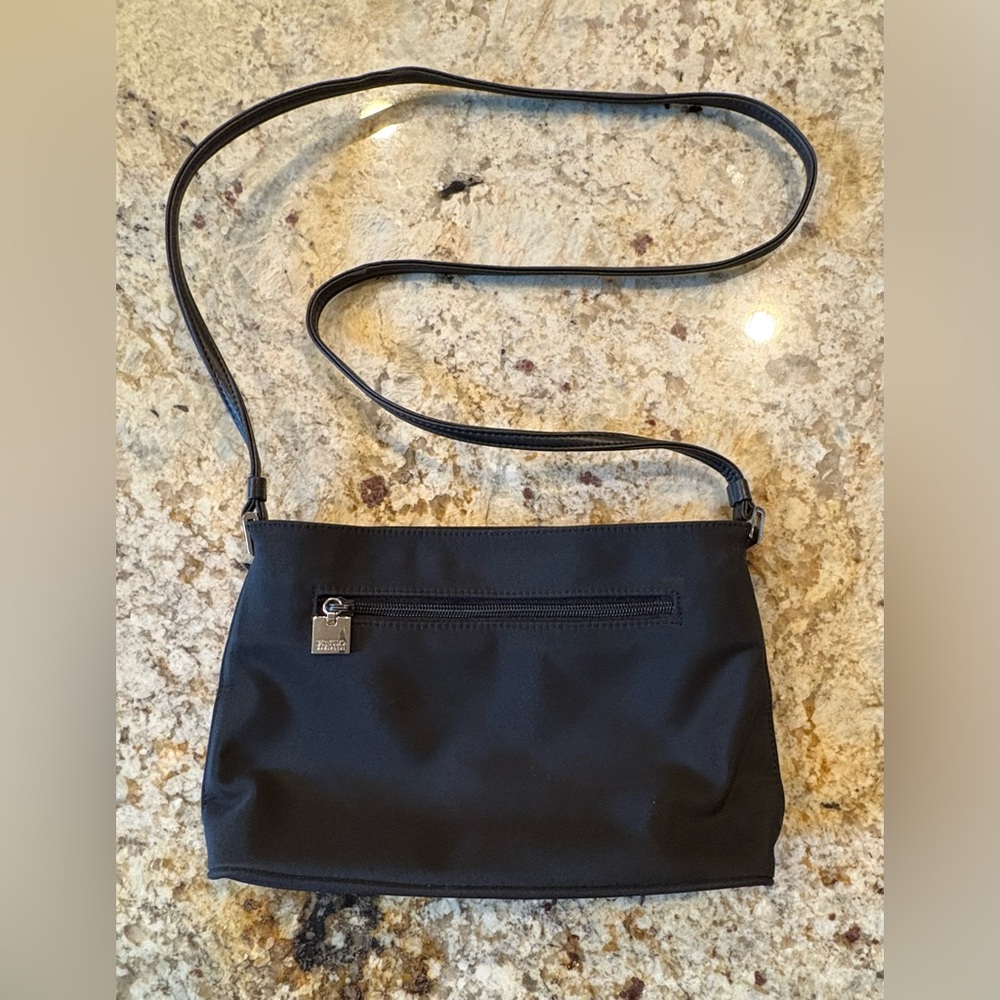 EUC Purse: Enzo Angiolini Black Crossbody Bag, Small/Medium, Zip Closure